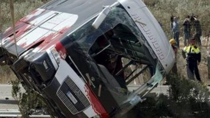 Endonezya’da otobüs kazası: 25 ölü 16 yaralı