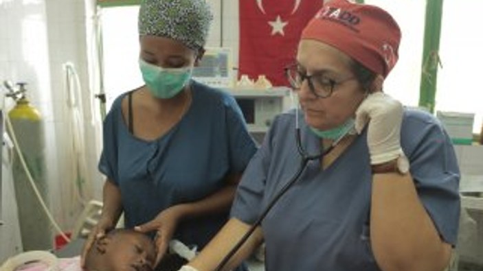 Türk doktorlar Afrikalı hastaların umudu oluyor