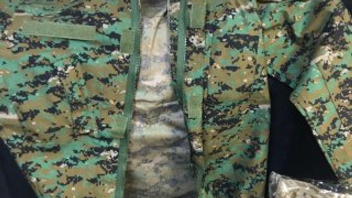 Hatay'da YPG'lilere gönderilen kamuflajlar ele geçirildi