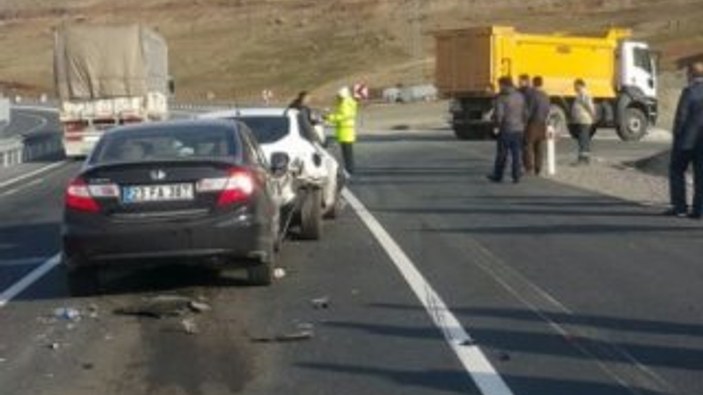 Elazığ'da zincirleme kazada 4 kişi yaralandı