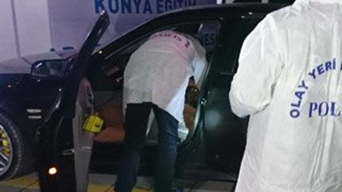 Otomobilde kurcaladığı silahla arkadaşını yaraladı