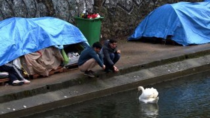 Fransa'da sığınmacıları gözaltına alacak yasa geçti