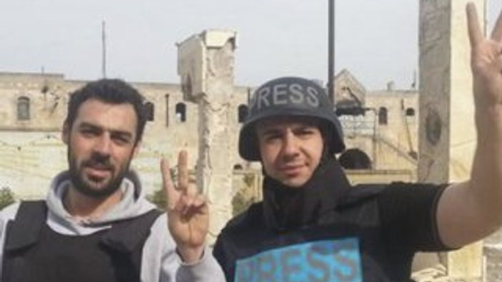AFP'nin Afrin muhabirinin rejim askerleriyle zafer pozu