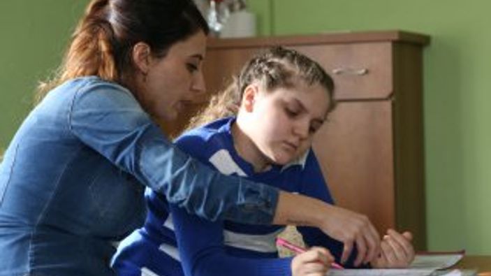 Arzu öğretmen hasta öğrencisini yalnız bırakmadı