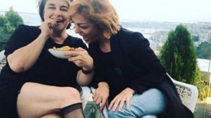 Esra Dermancıoğlu'ndan ilginç poz