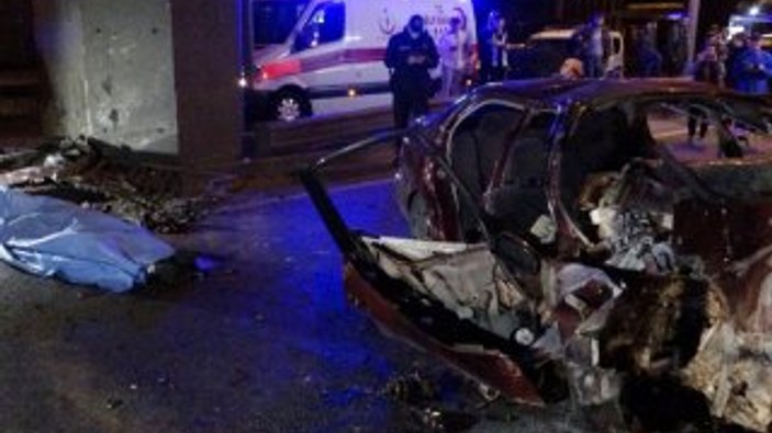 Trabzon'da otomobil köprü ayağına çarptı: 3 ölü