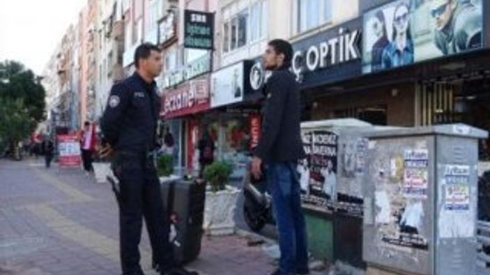 Antalya'da cansız manken gibi duran İranlı