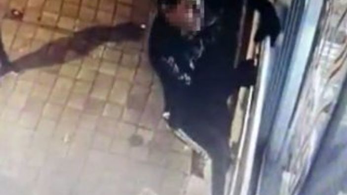 Kadıköy'de 3 hırsız örümcek adam gibi tırmandı