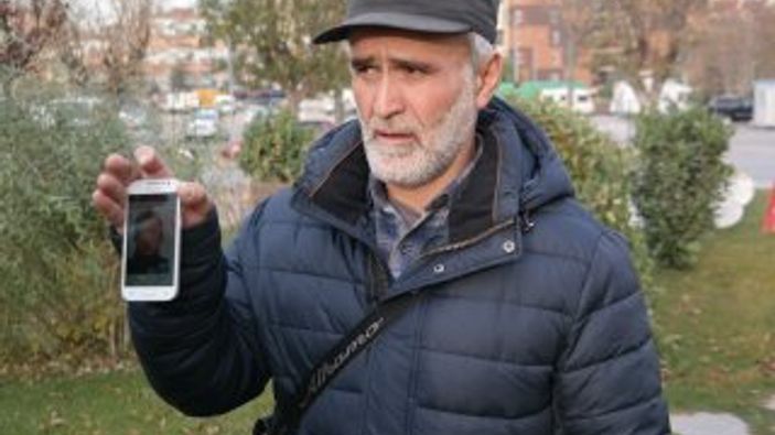 Oğlu kayıp olan Rus baba her yerde oğlunu arıyor
