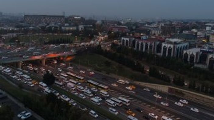 Ders zili yeniden çaldı, trafik yoğunluğu başladı