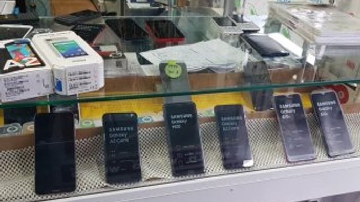 Adana'da kaçak 92 kol saati ve cep telefonu ele geçirildi