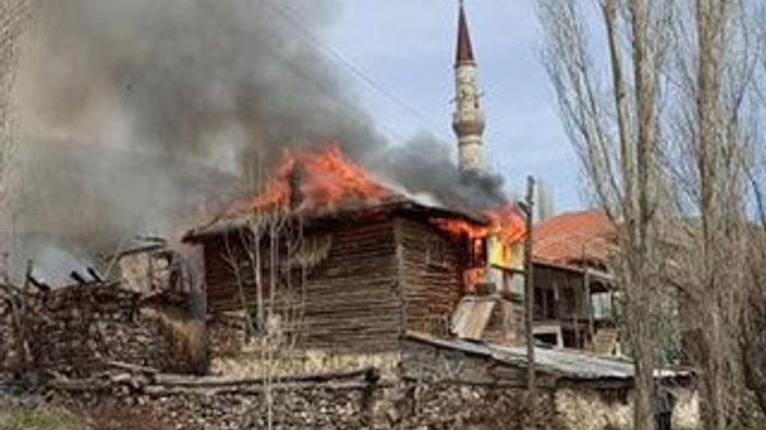 Kızılcahamam’da 7 ev yandı