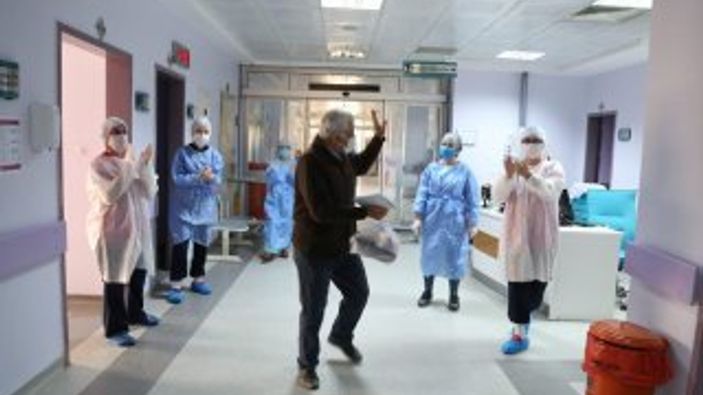 Kronik hastalıklarına rağmen koronavirüsü yendi