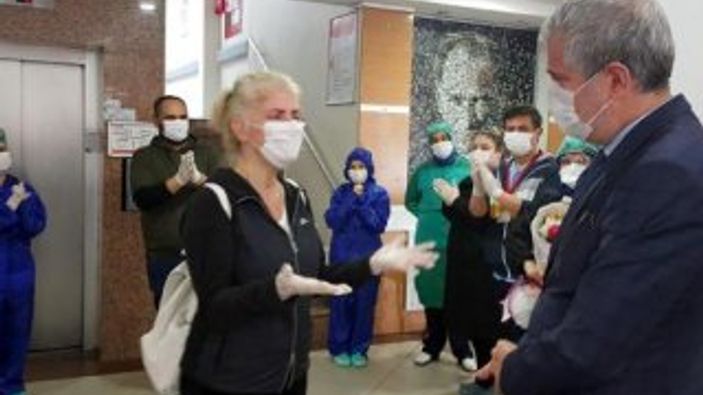 Zonguldak'ta koronayı yenen kadının duygusal anları