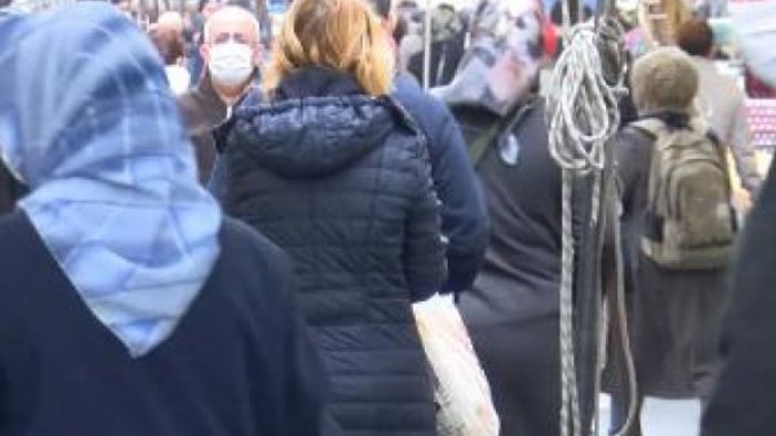 Pazarda sosyal mesafeyi hiçe saydılar