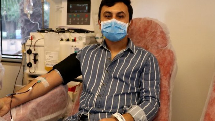 Adana'da erkek hemşire koronavirüsü yendi