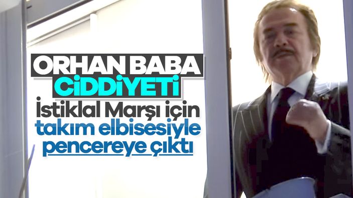 Orhan Gencebay da pencerede İstiklal Marşı okudu