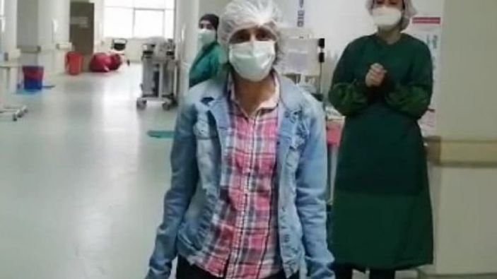 Bursa'da koronavirüsü yenen hemşire taburcu edildi