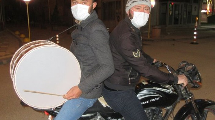Motorize Ramazan davulcularından sosyal mesafe mesajı