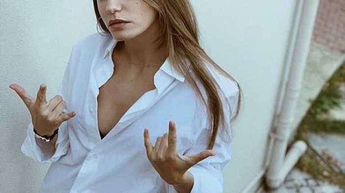 Serenay Sarıkaya'nın 32 bin TL'lik küpesi