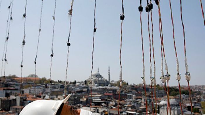 İstanbul'da mahyaların hazırlanma süreci görüntülendi