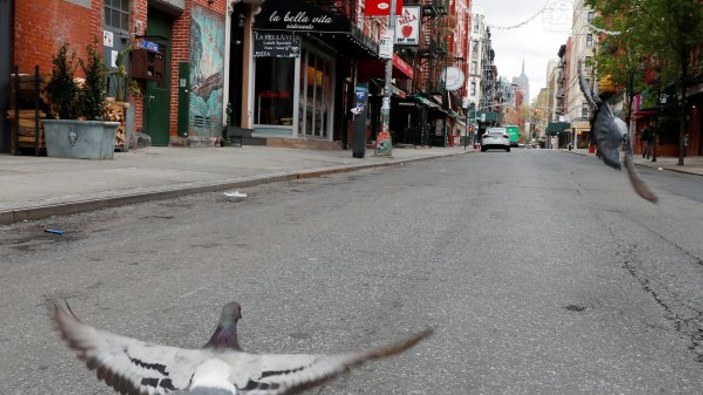 New York'ta sosyal mesafe için sokaklar kapatıldı