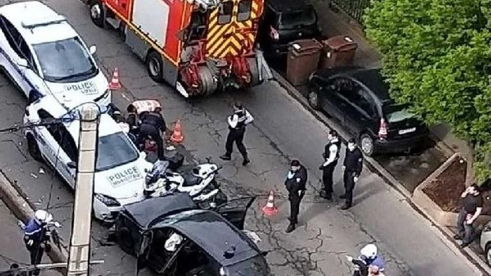 Fransa'da bir kişi polislere saldırdı