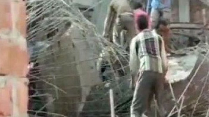 Hindistan’da maymunlar çatıya atladı: 5 ölü