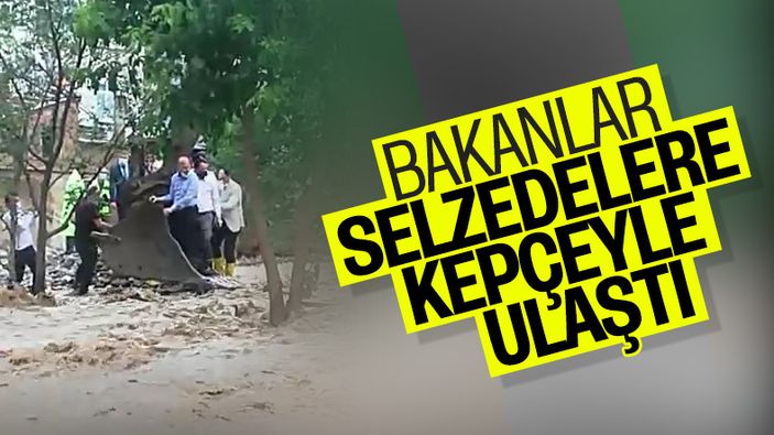 Giresun'da bakanlar mahsur kalanların yanına kepçe ile ulaştı