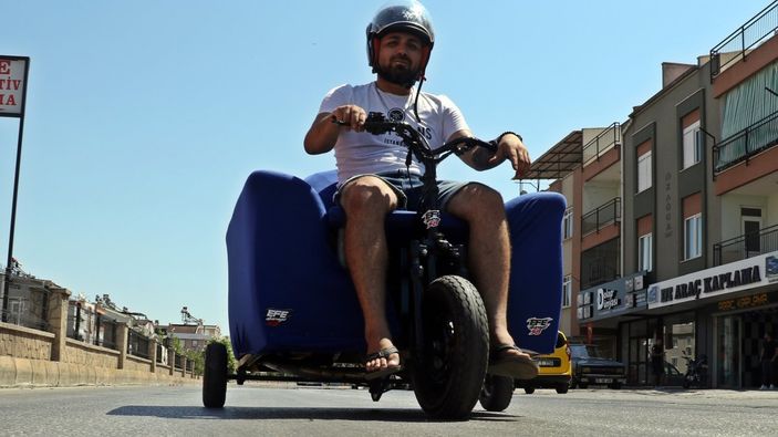 Antalya'da oto aksesuarcısı, bu sefer de koltuktan motosiklet yaptı
