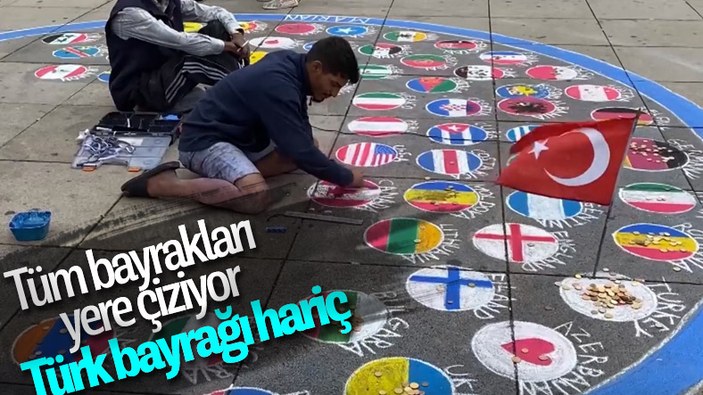 Almanya'da ülke bayraklarını yere çizen sanatçı Türk bayrağını asmayı tercih etti