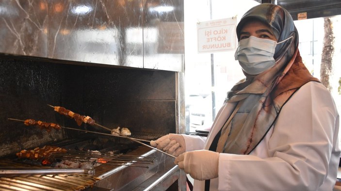 Sivas'ta hibe desteği ile iş kuran kadının lokantası dolup taşıyor