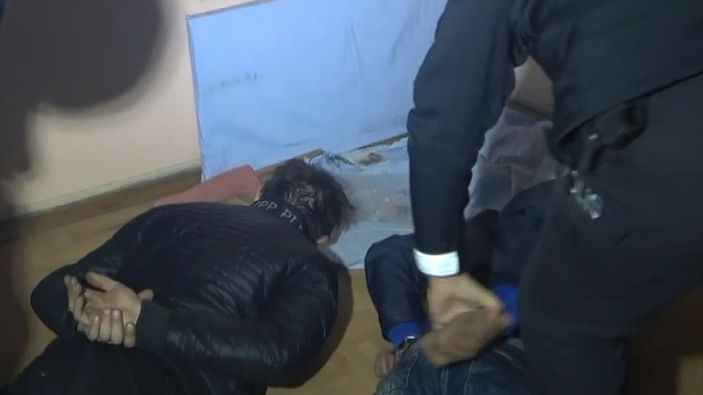 Bursa'da iki hırsız saklandıkları evde yakalandı