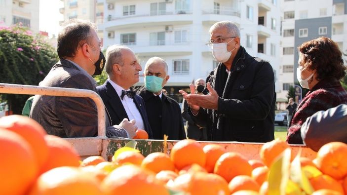Mersin’de turunçlar salata sosu oluyor