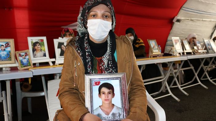 PKK katliamları yıldırmadı, bir aile daha evlat nöbetine katıldı