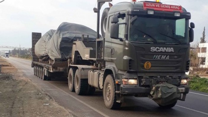 Suriye sınırına tank ve beton blok sevkiyatı