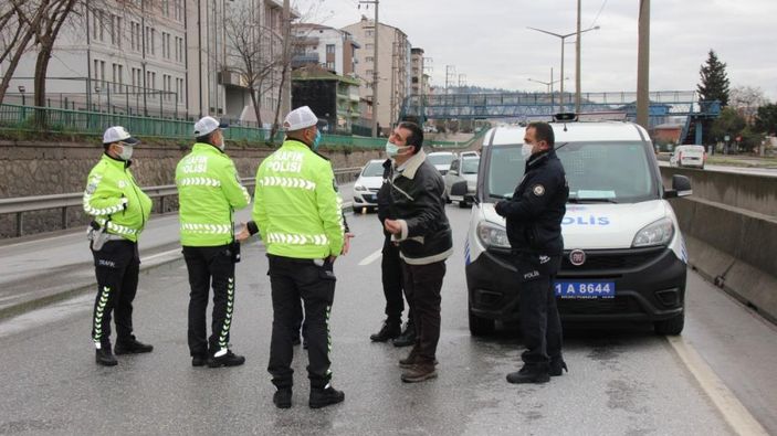 Kocaeli'de şerit ihlali yapan 14 sürücüye ceza