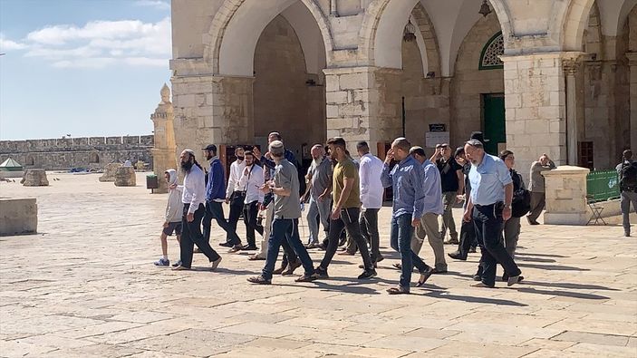 Yahudi yerleşimciler, Mescid-i Aksa'ya baskın düzenledi