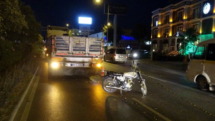 İzmir'de tırla çarpışan motosikletin sürücüsü öldü