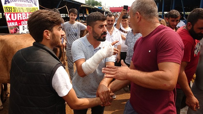 Bursa'da kurban pazarlığı yaparken kolu çatladı