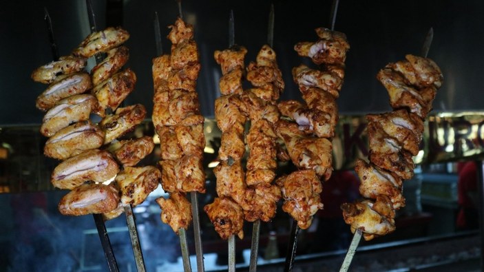 Adana'da esnaf yüksek tavuk fiyatlarından dertli