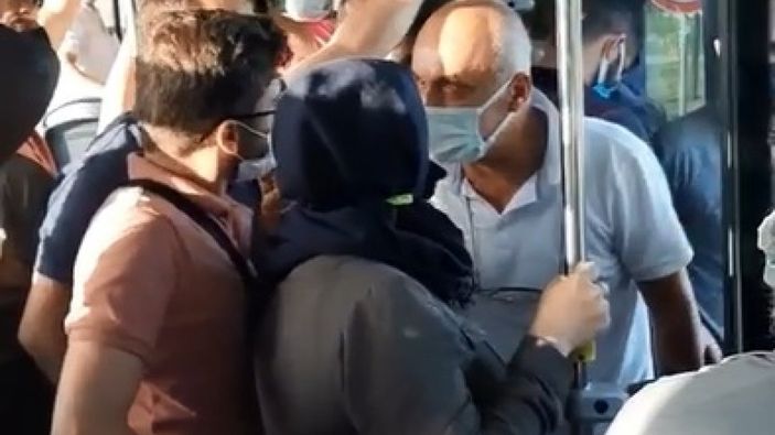 İstanbul’da maske takmayan çift otobüsten indirildi
