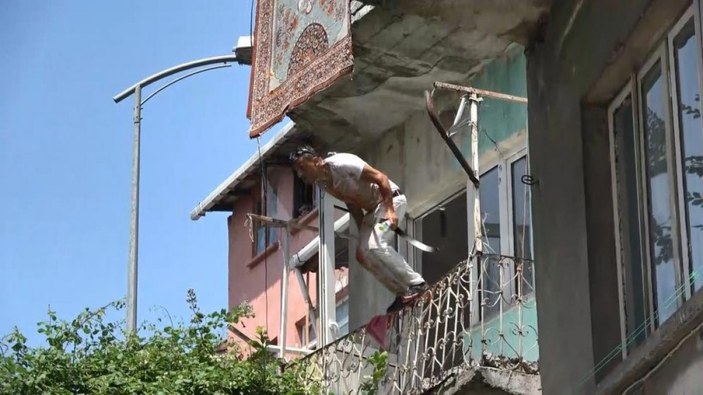 Zonguldak'ta uyuşturucu kullanan genç, balkondan atladı