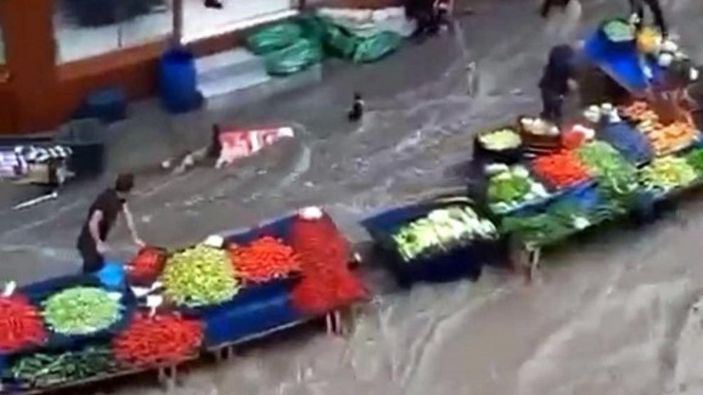 Tekirdağ'da sağanak yağış etkili oldu