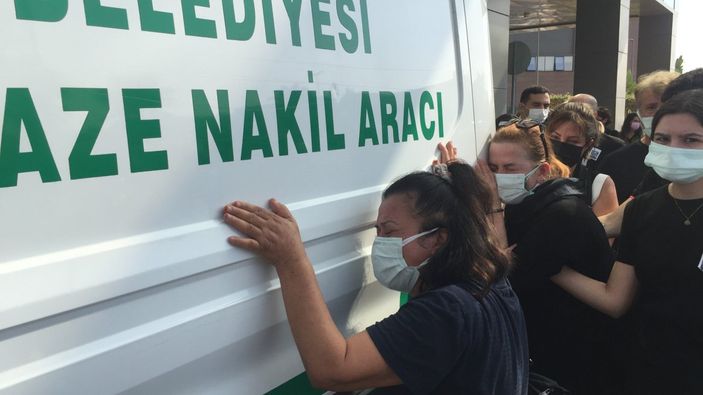 Adana’da koronavirüse yenik düşen doktora veda