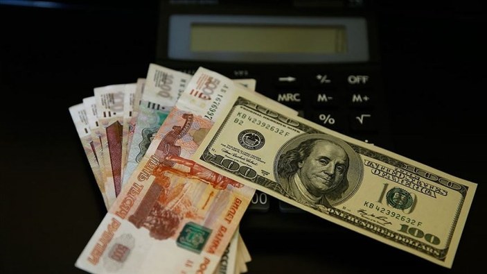Rus rublesinin 2024'e kadar dolar karşısında zayıflayacağı gündeme geldi