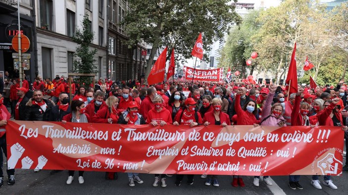 Belçika'da işçiler, maaş sınırlamasını protesto etti