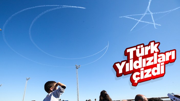 Türk Yıldızları TEKNOFEST’te: Gökyüzüne Türk Bayrağı çizildi