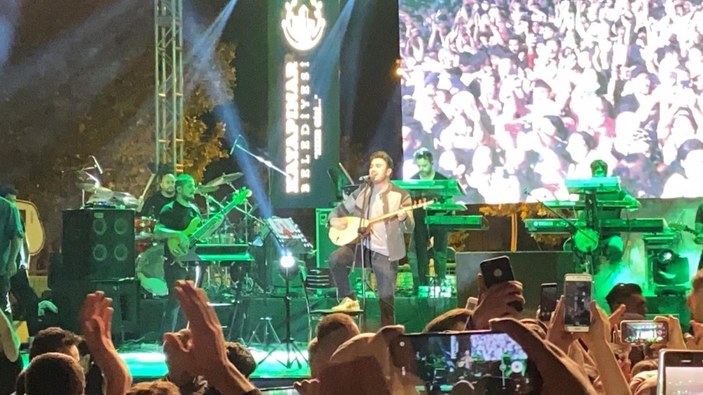 Mustafa Ceceli, Diyarbakır’da konser verdi