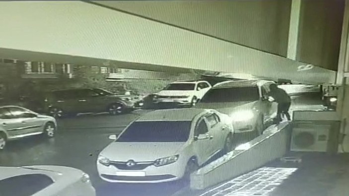 Çekmeköy’de hırsızlık: Ruhsattan adresi öğrenip, aracını soydular